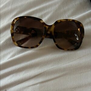 Elegant Tortoise Shell Sunglasses